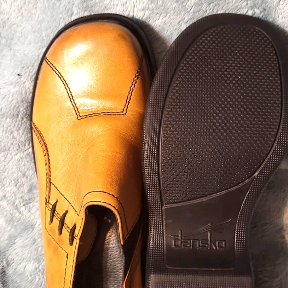 DANSKO nursing clog size 39/US 9 leather  butternut  yellow